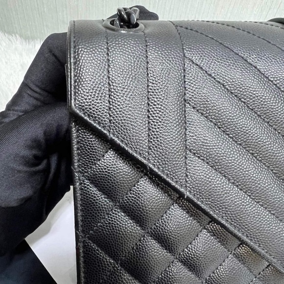 A107- ๐ฏ % authentic YLS Envelope Medium chain shoulder bag - Picture 7 of 17